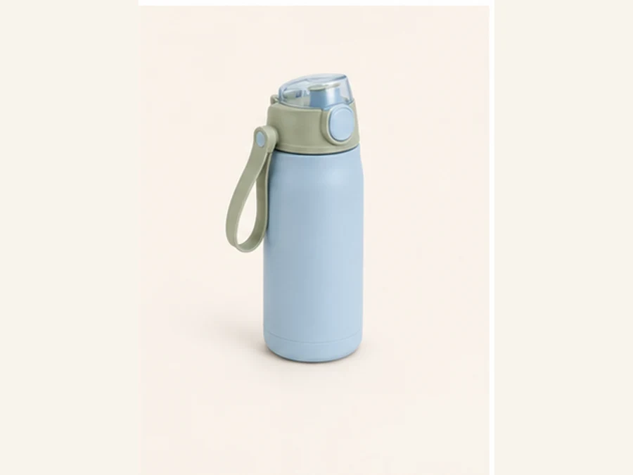 Auslaufsichere Trinkflasche für Kinder auf Reisen