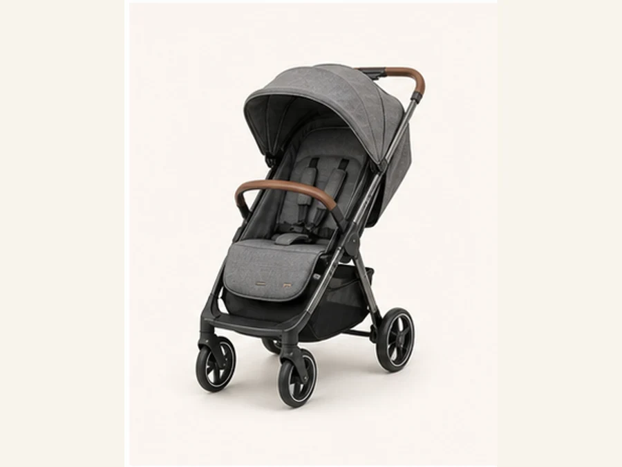 Reisebuggy mit Liegefunktion im Familienurlaub
